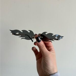 Flame Design Wall Decor in Black